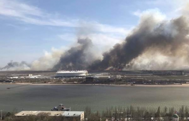 В окрестностях "Ростов Арены" бушует ландшафтный пожар